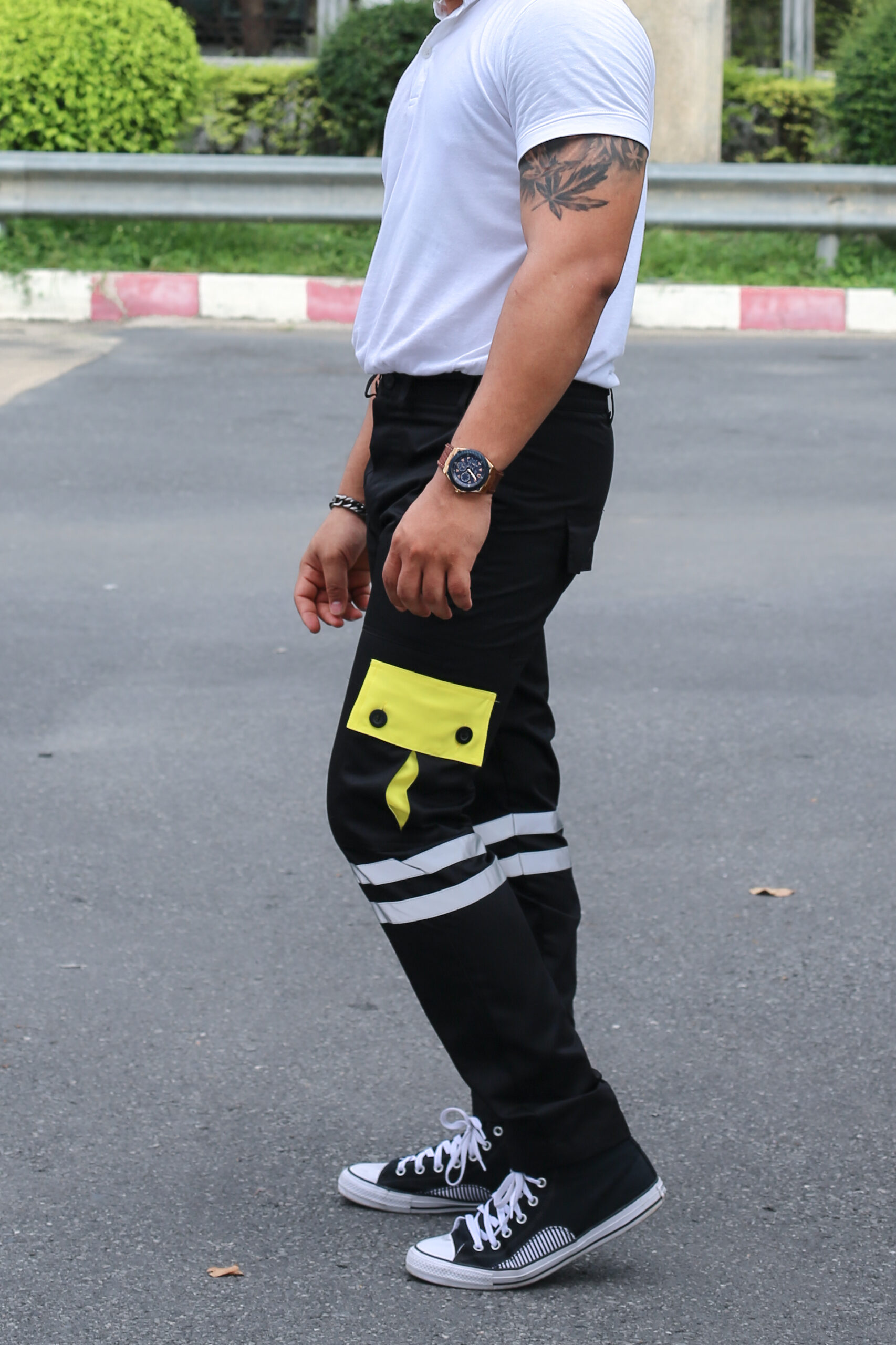 กางเกงคาร์โก้แต่งกระเป๋าสี ติดแถบสะท้อนแสง 2 แถบ สีดำเหลือง
